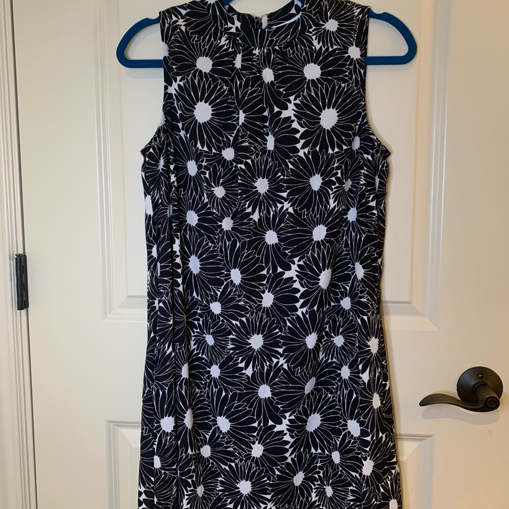 DR2 daisy flower print black and white shift dress